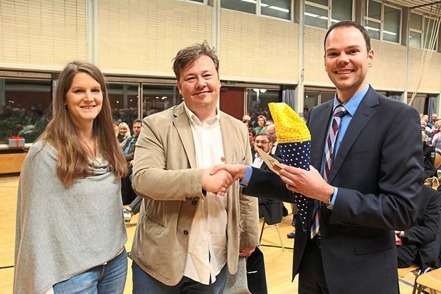 2019 04 25 bö vi 2sp Türk mit Schultüte