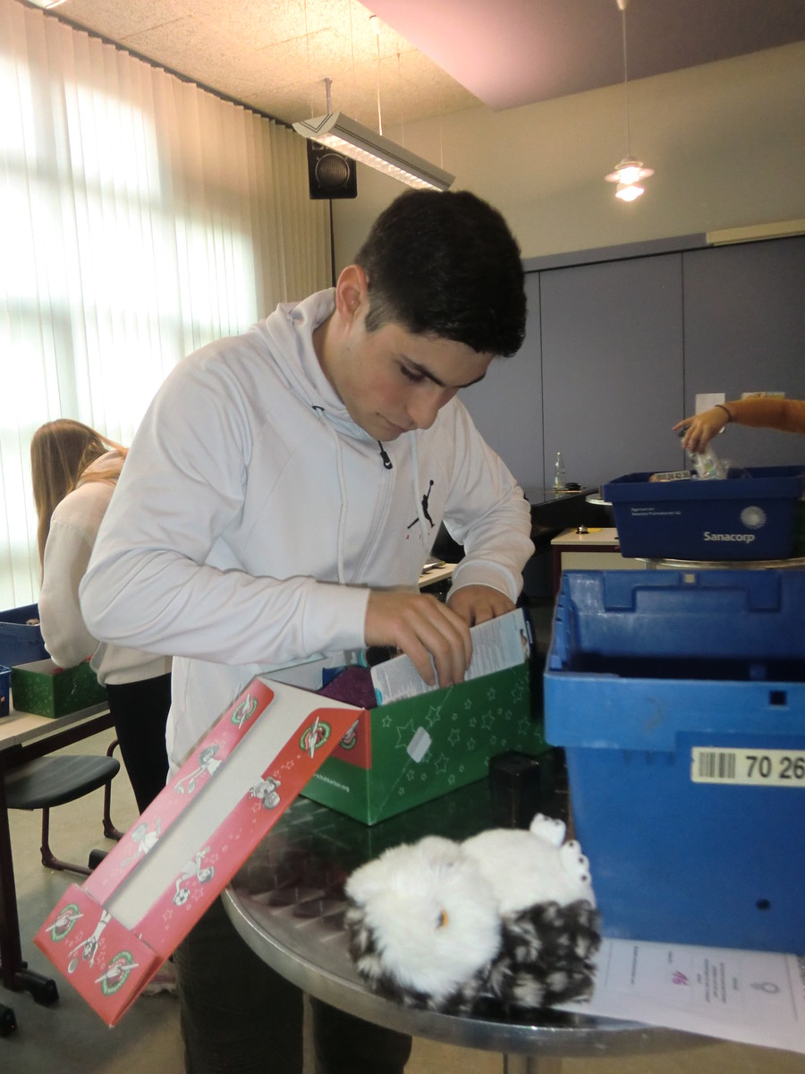 Projektteam schließt Sozialprojekt ab / zahlreiche Spenden