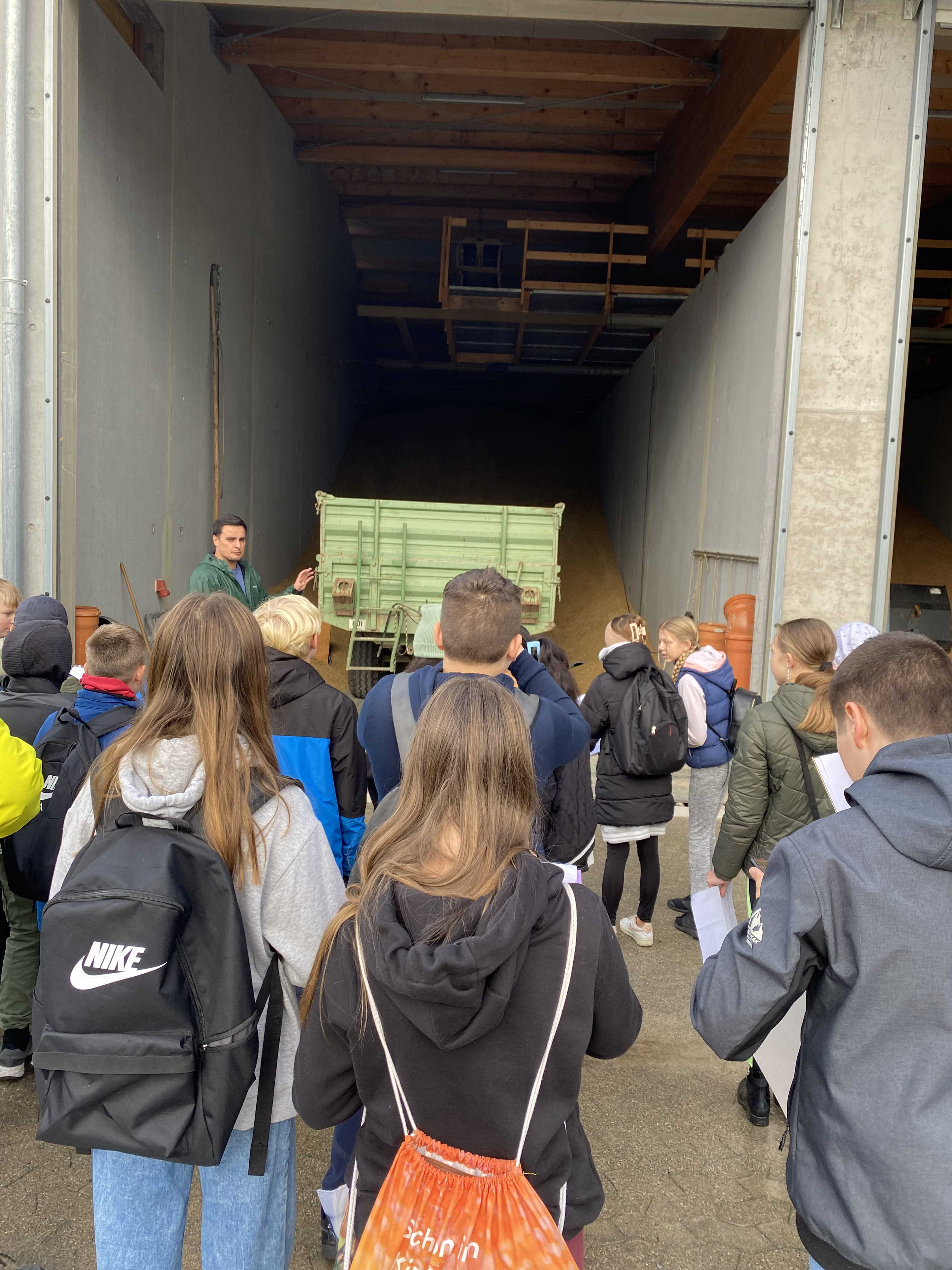 Klassenstufe 6 besuchte den Bauernhof