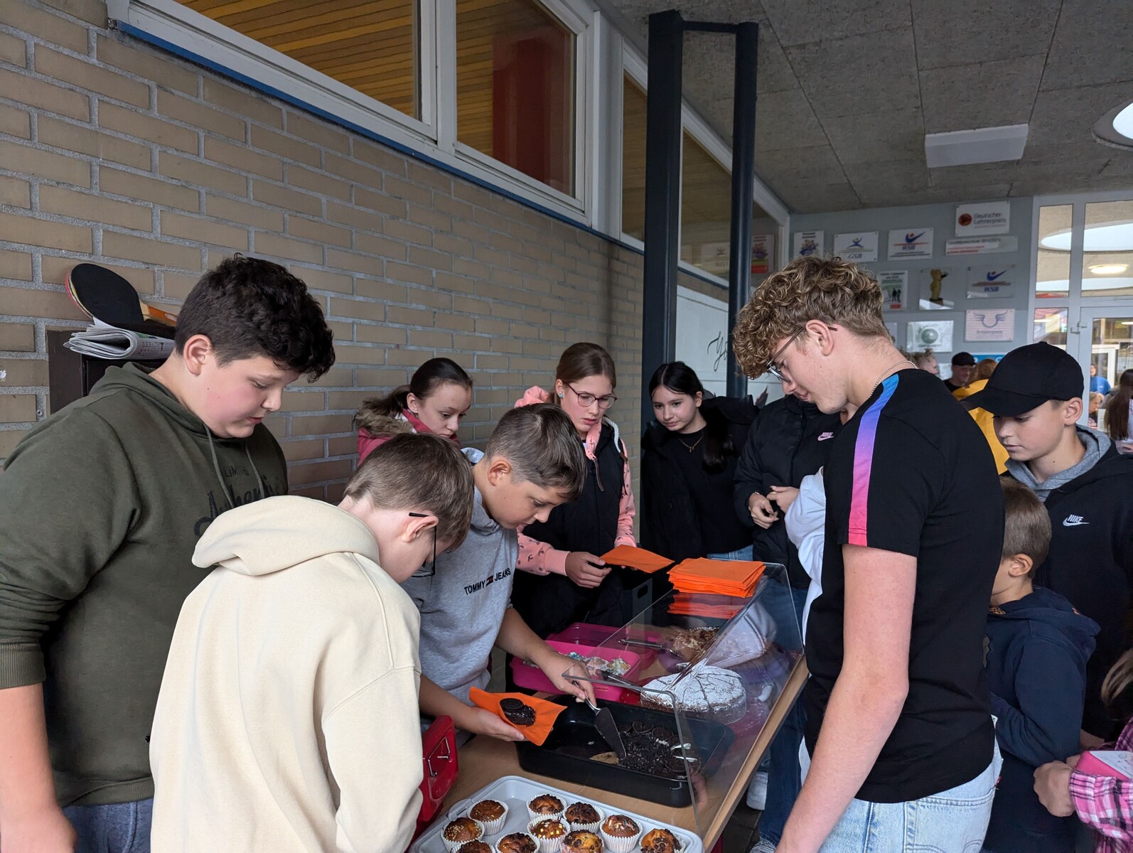 Erfolgreicher Start des wöchentlichen Kuchenverkaufs