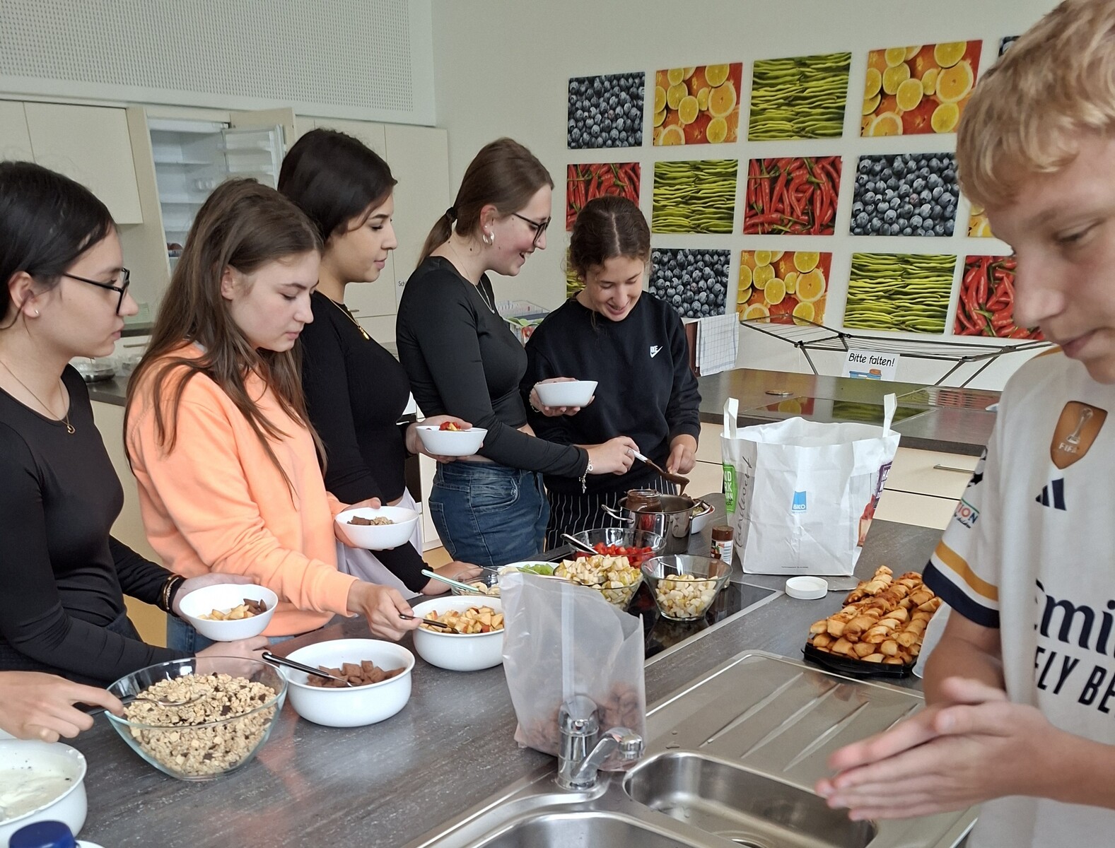 Gemeinsam ein gesundes Frühstück kreiert